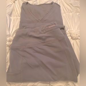 Jaanuu yoga style scrub set. Gray